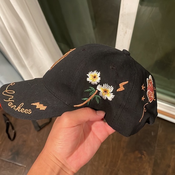 MLB hat - Picture 2 of 4